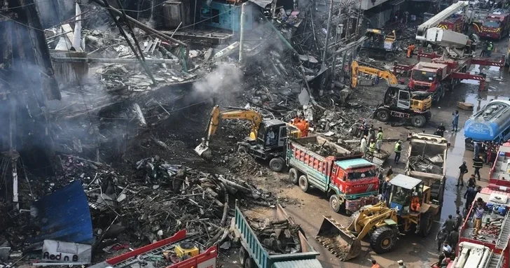 Число жертв пожара в Пакистане возросло до 60 человек