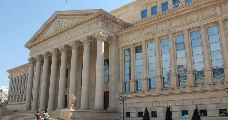 ALİ MƏHKƏMƏ DAHA BİR VAHİD QƏRAR VERİB Plastik əməliyyatlarla bağlı