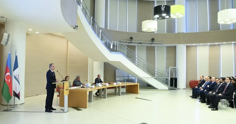 XİN və ADA Universiteti gənc diplomatları sertifikatlarla təltif etdi FOTO