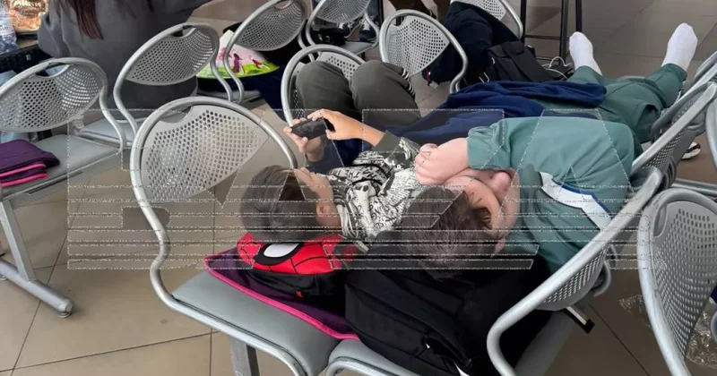 Пилоту жизнь дороже : десятки россиян застряли в казахстанском аэропорту Видео