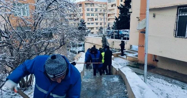 Коммунальные службы Баку работают в усиленном режиме в связи с морозной и снежной погодой