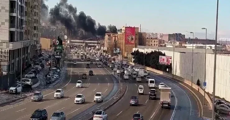 Пожар на объекте в Наримановском районе вызвал заторы на проспекте Буниятова ФОТО