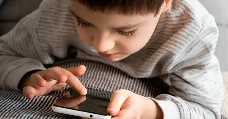 Qazaxıstanda yaşı 16 dan az olan şəxslərin sosial şəbəkələrə girişi qadağan edilir