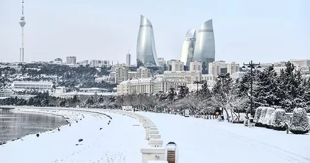 Bakıda avtobuslar sürüşərək toqquşdu FOTO KONKRET