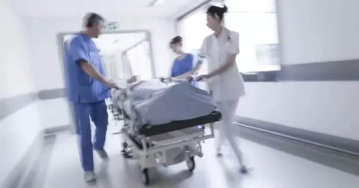 Qriplə səhv salındı infeksiya bir kişini on gün ərzində qolsuz və ayaqsız qoydu