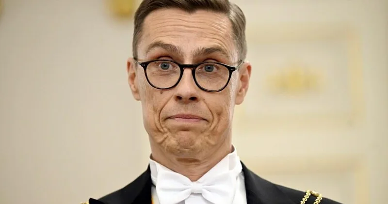 Trampı saunaya dəvət etdi