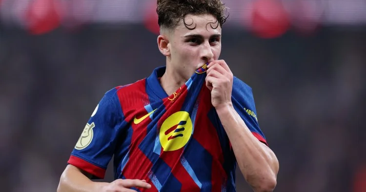 Barselona nın futbolçusu Çelsi nin hədəfində