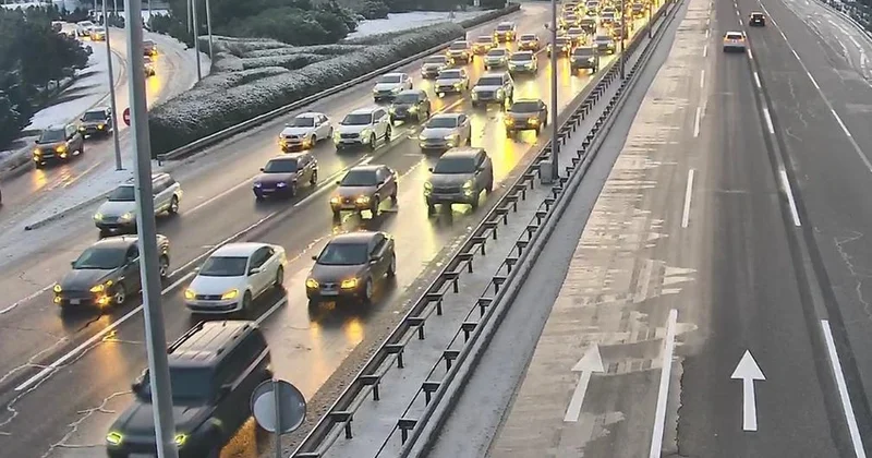 Из за обледенения дорог на аэропортовском шоссе затруднено движение транспорта