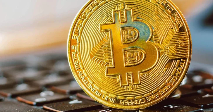 Биткоин рухнул ниже психологической отметки в 90 000 долларов на фоне масштабных распродаж