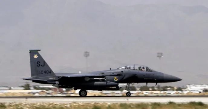 США перебрасывают истребители F 15E на Ближний Восток