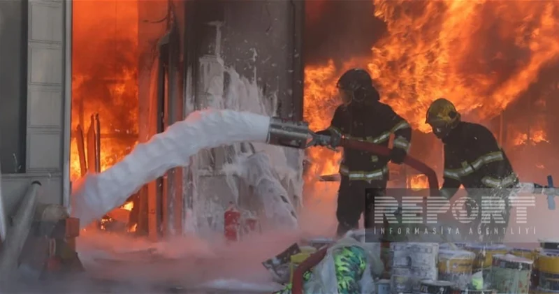 Из за пожара в магазине стройматериалов в Дярнягюле проводится эвакуация, есть пострадавший ФОТО ВИДЕО ОБНОВЛЕНО