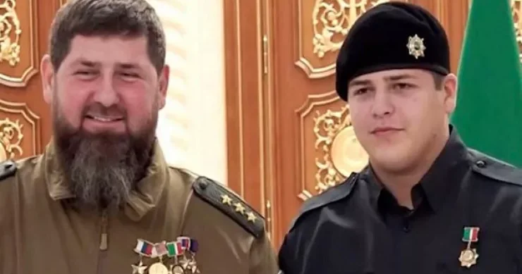 Kadırovun oğlunun vəziyyətini həkimlərdən də gizlədirlər: xəstəxana mühasirəyə alınıb