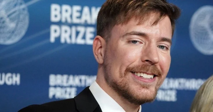 Pərəstişkarlarına görə supermarketdən qovuldu