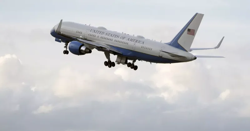 Самолету Трампа пришлось вернуться в США из за неисправности