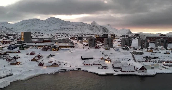 Власти Гренландии призвали жителей острова запастись провизией на пять дней