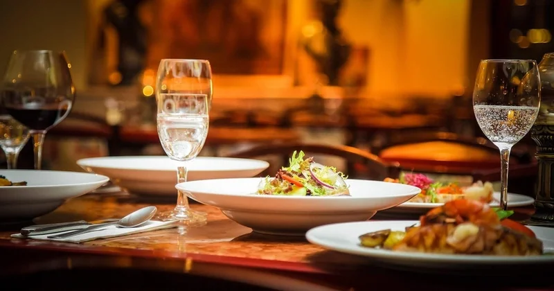 Венгрия направит $304 млн на поддержку ресторанного бизнеса