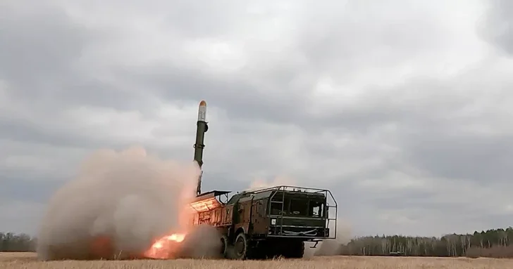 РФ атаковала Украину ракетой Искандер М и 97 ударными дронами