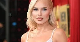 Певица Ханна показала редкое фото с семьей ФОТО