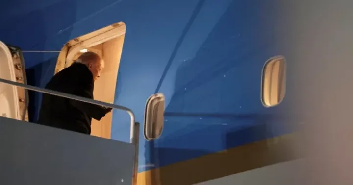 Tramp Davosa gedərkən təyyarədə texniki problem yaranıb