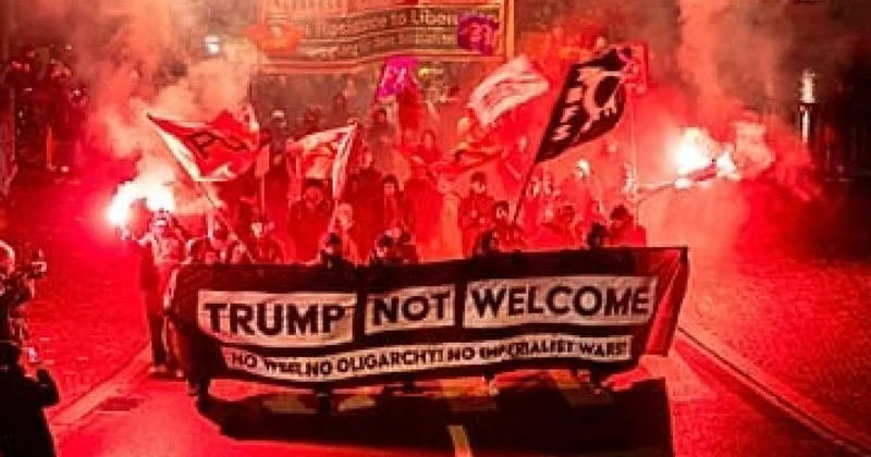 Более двух тысяч человек вышли на протесты в Цюрихе против Трампа видео