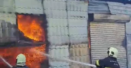 Ziya Bunyadov prospektində yerləşən obyektdə baş verən yanğınla mübarizə tədbirləri davam etdirilir YENİLƏNİB 2