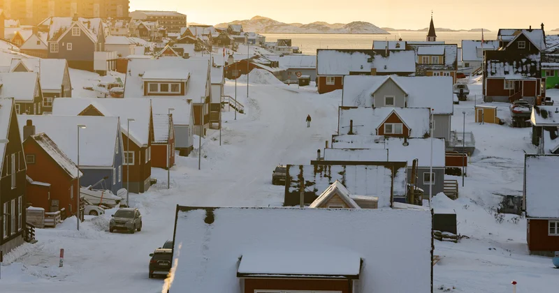 Премьер Гренландии рекомендуют населению создать запас продуктов на несколько дней