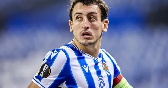 Karyerasını La Liqaya həsr edən futbolçu İngiltərəyə yollana bilər