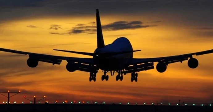 Futbolçuları daşıyan təyyarə hava limanında problemlə üzləşib