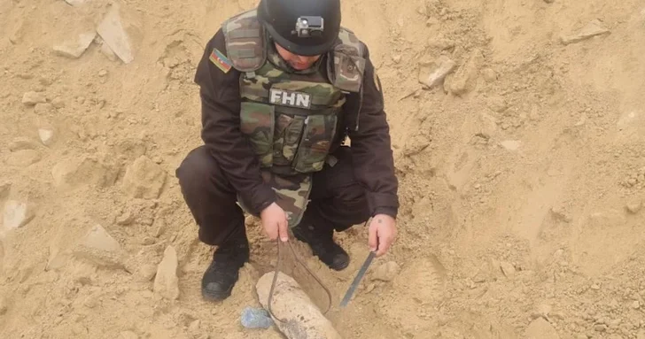 В Баку обнаружен артиллерийский снаряд