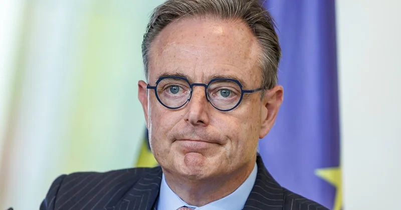 Trampı ac tırtıl a bənzətdi