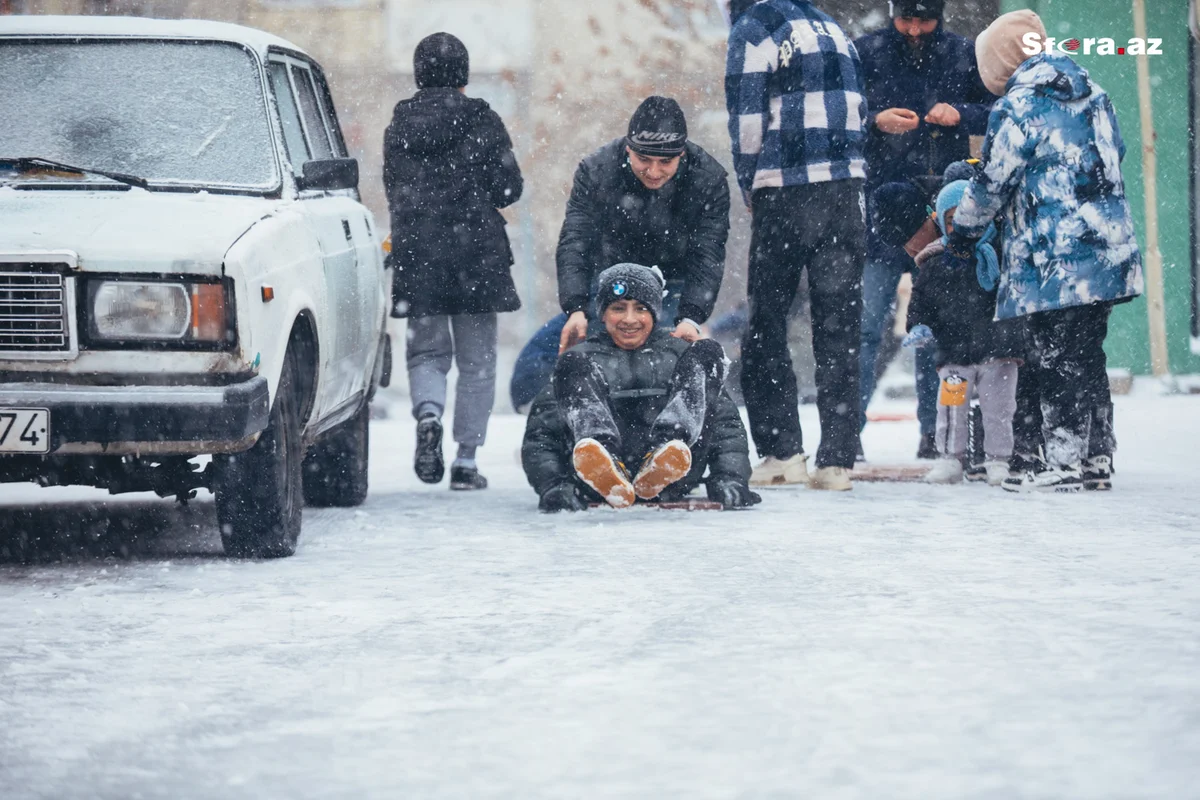 Kiçik çillə nin son həmləsi: Qarlı Bakıdan FOTOREPORTAJ