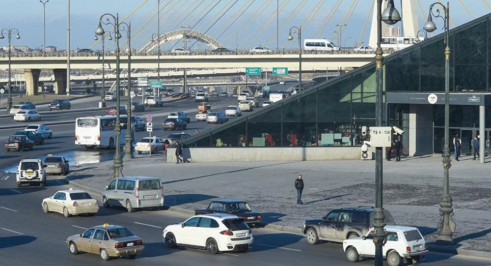 4 ildir sərnişinləri narazı salan PROBLEM “BakıKart”ı doldurmaq üçün xeyli yol getməli, ya da metroya DÜŞMƏLİDİRLƏR