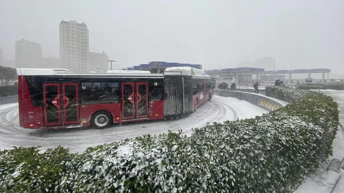 Avtobusların hərəkətində gecikmələr var AYNA