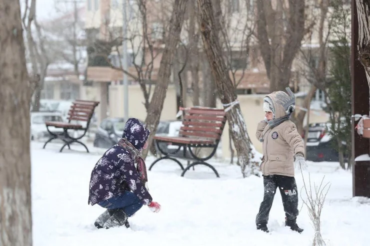 Qarlı havada uşaqlar dərsə gedə bildimi? AÇIQLAMA