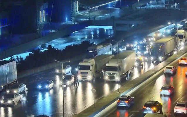 Bakıda buza görə tətbiq edilən yol məhdudiyyəti aradan qaldırıldı