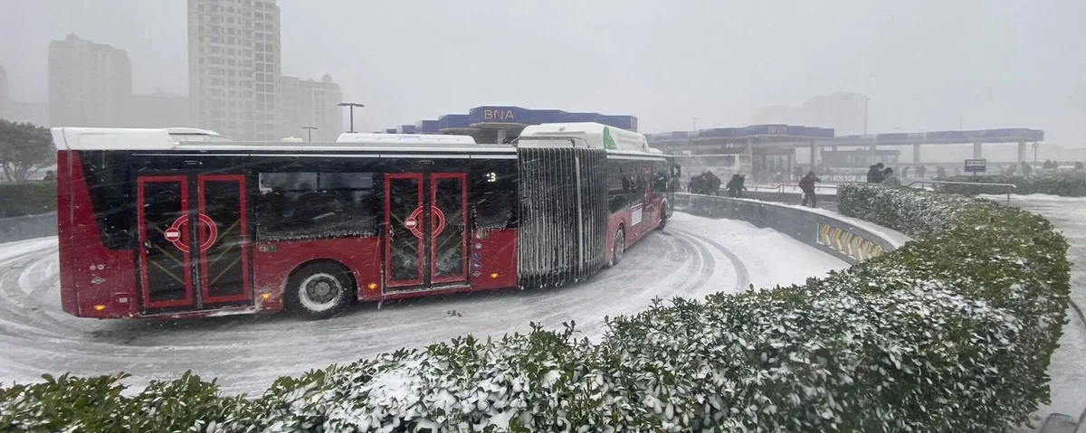 Qarlı havada avtobuslara necə qulluq edilir?