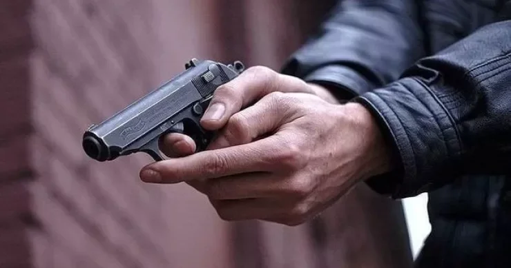 İftar vaxtı evə silahlı BASQIN: ata ana öldü, azyaşlı qız yaralandı