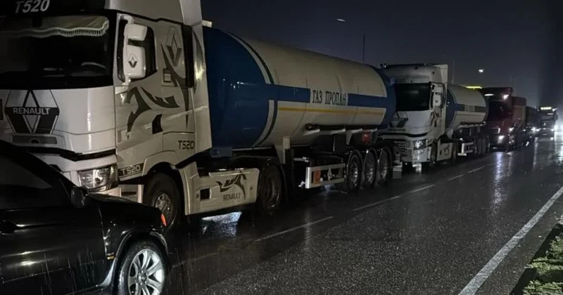 Грузины забрали у армян документы и не пускают домой видео