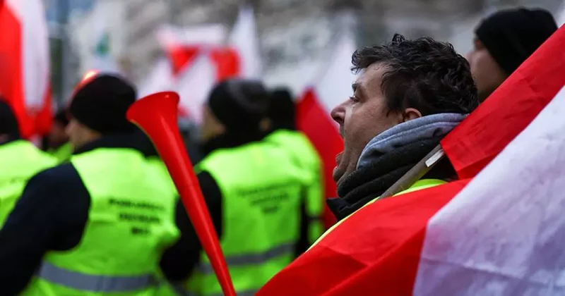 Протесты в Варшаве против участия Польши в программе SAFE