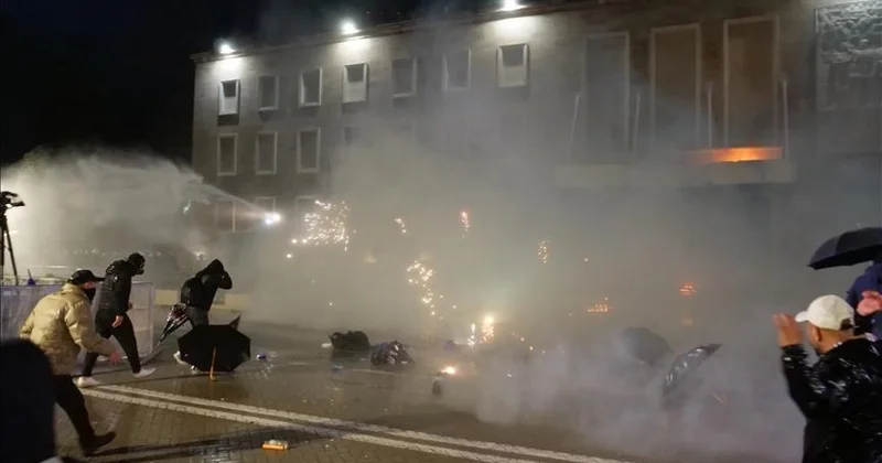В Тиране прошли массовые протесты с требованием отставки правительства Minval Politika