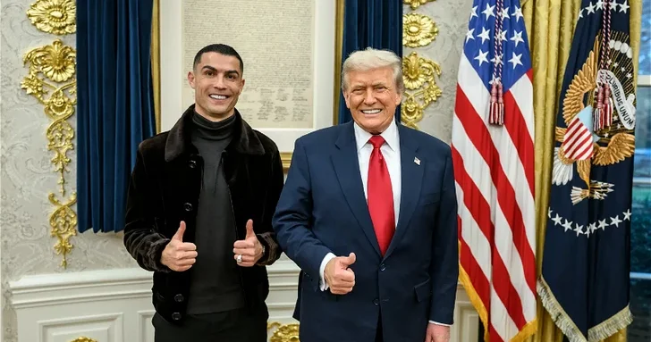 Скорее собирай вещи : Криштиану Роналду получил приглашение от Трампа переехать в США