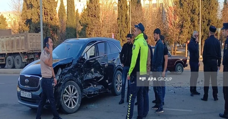 В Гяндже столкнулись два легковых автомобиля, есть пострадавшие ФОТО