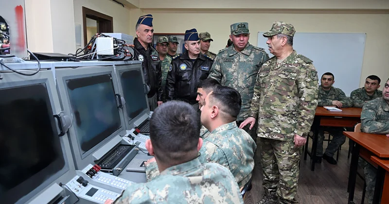 Müdafiə Nazirliyinin rəhbər heyəti hava hücumundan müdafiə bölmələrinin fəaliyyətini yoxlayıb