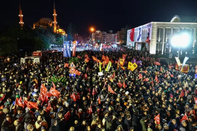 Etiraz aksiyaları Türkiyəni bürüdü CHP elan etdi