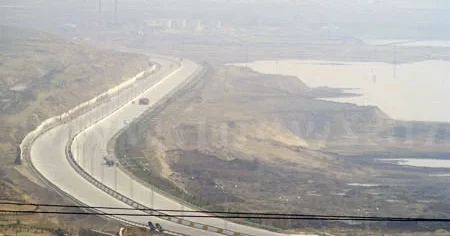 Жители поселка Зых жалуются на плохие дороги и отсутствие освещения