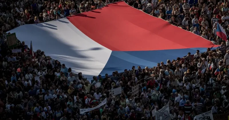 В центре Праги прошел митинг с участием более 200 тыс. человек