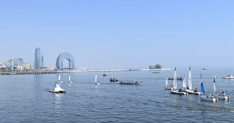 Cпортивные лодки на Бакинском бульваре фото