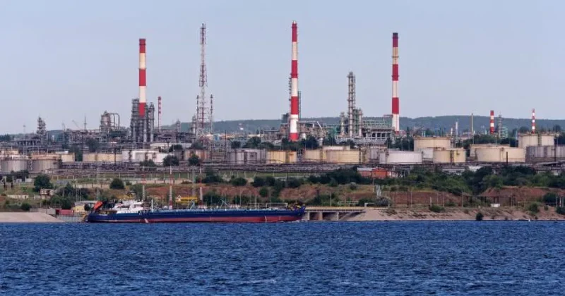Украинские силы нанесли удар по Саратовскому НПЗ в России