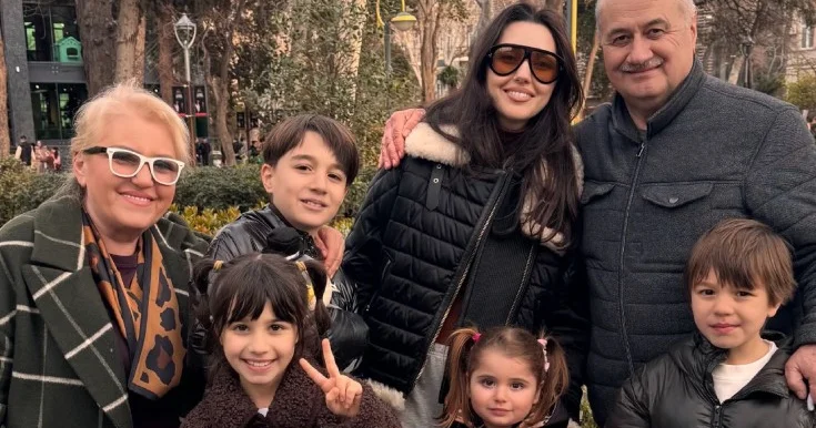 Safurənin övladları və ana atası ilə bayram sevinci Fotolar