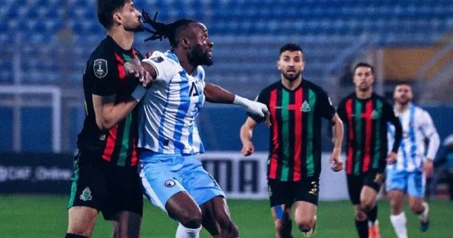 Əllə oyun olsa da, hakim penalti təyin etmədi Şəkil